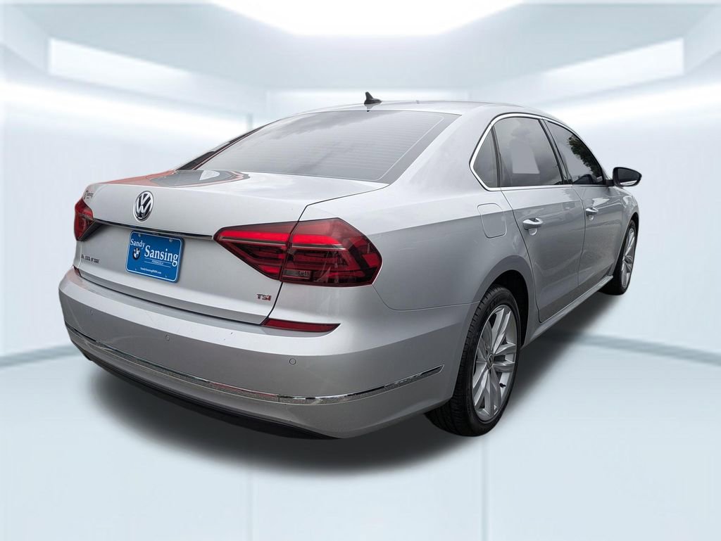 Used 2018 Volkswagen Passat 2.0T SE FWD image 2