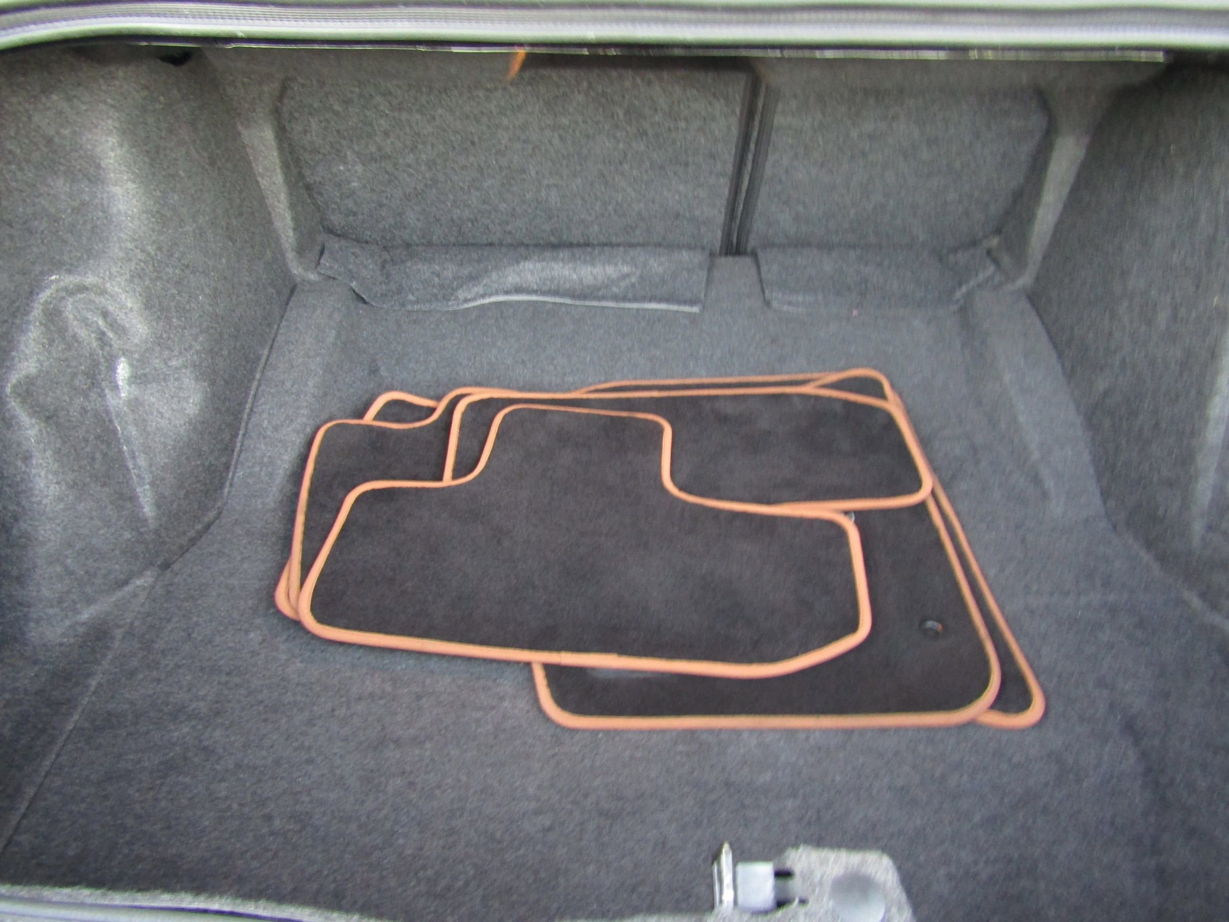 Used 2015 Dodge Challenger SRT w/ Technology Group image 17