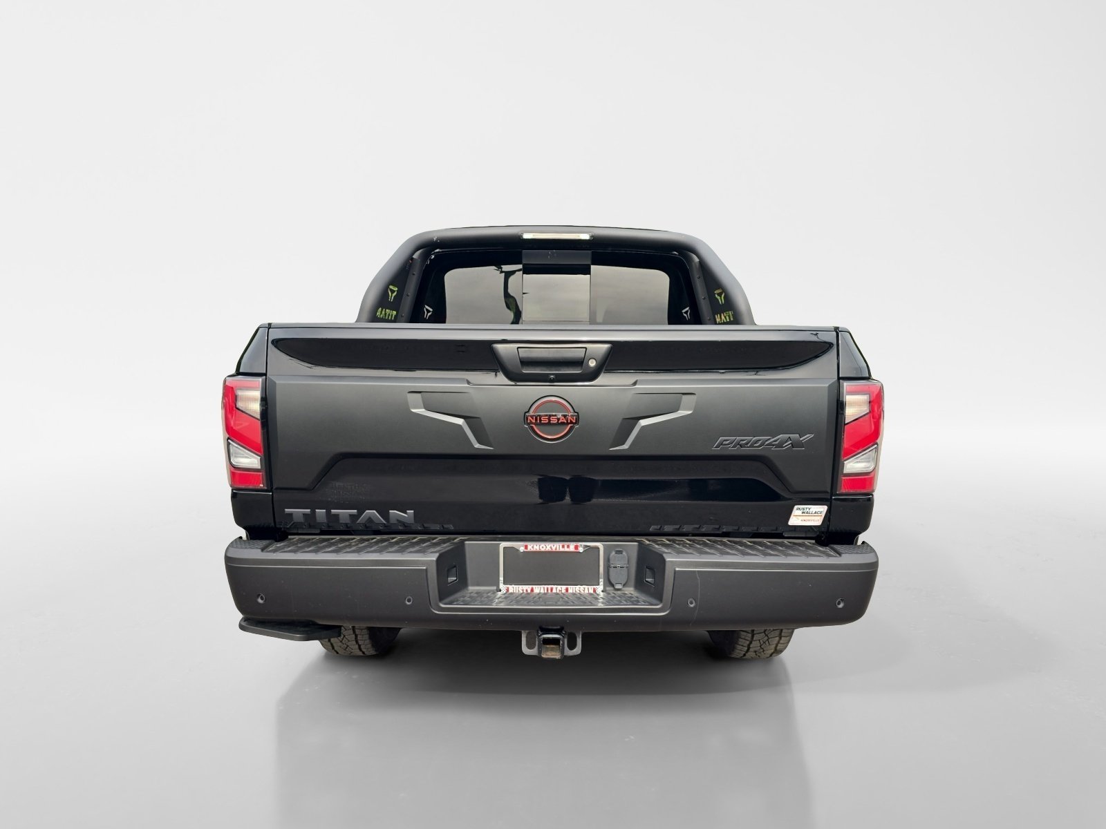 Used 2024 Nissan Titan PRO-4X w/ Pro-4x Convenience Package AWD/4WD image 4