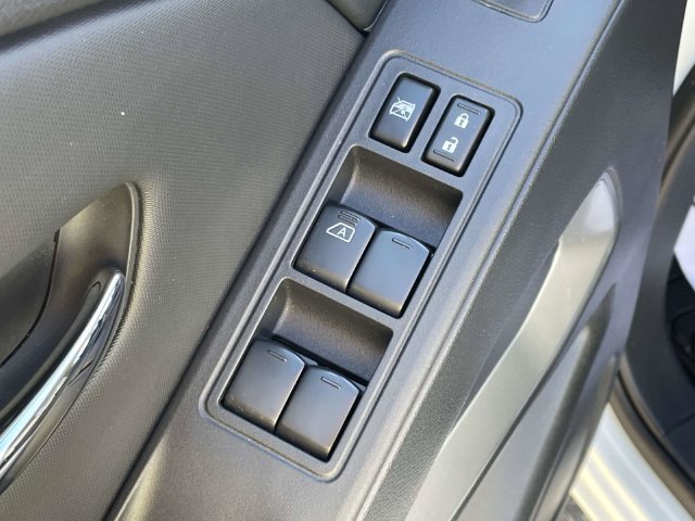 Used 2024 Nissan Frontier SV RWD image 14