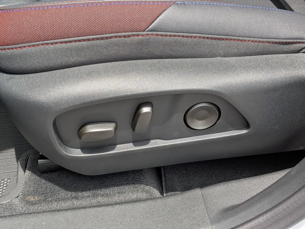 New 2026 Chevrolet Equinox RS w/ Safety and Technology Package FWD image 17