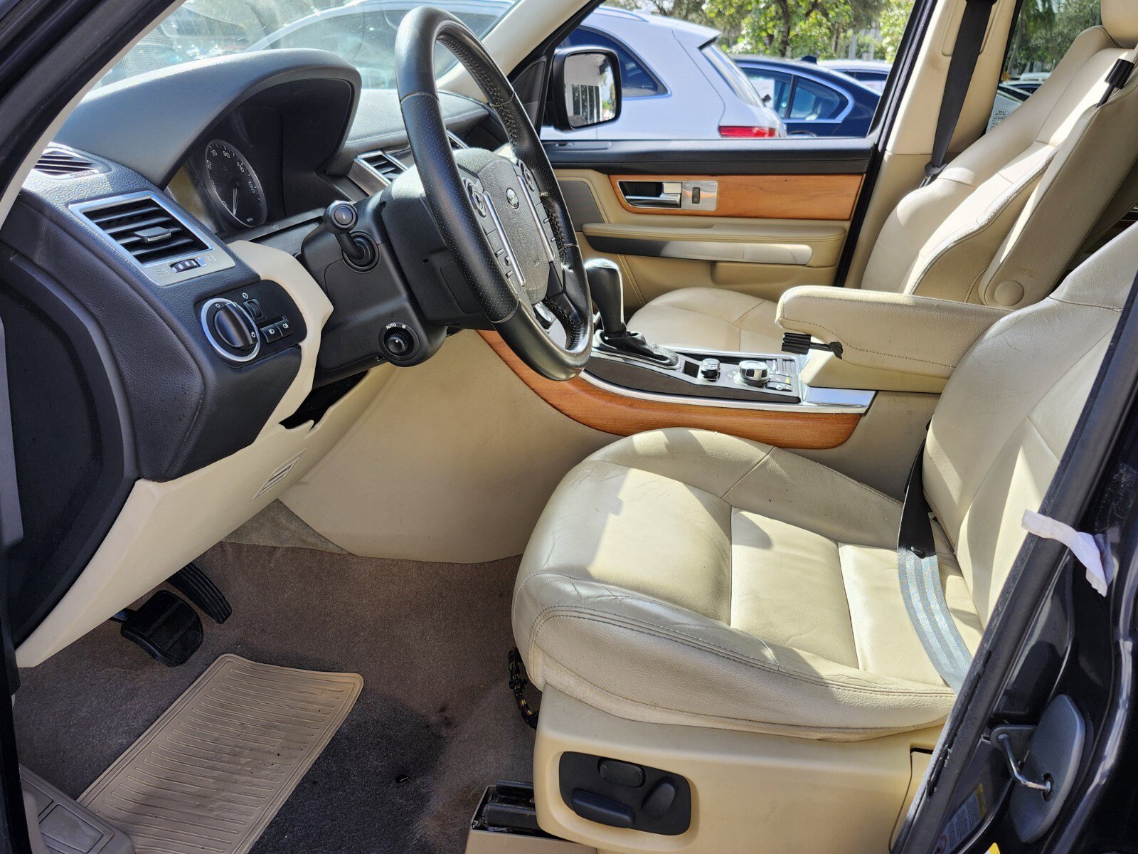 Used 2010 Land Rover Range Rover Sport HSE AWD/4WD image 3