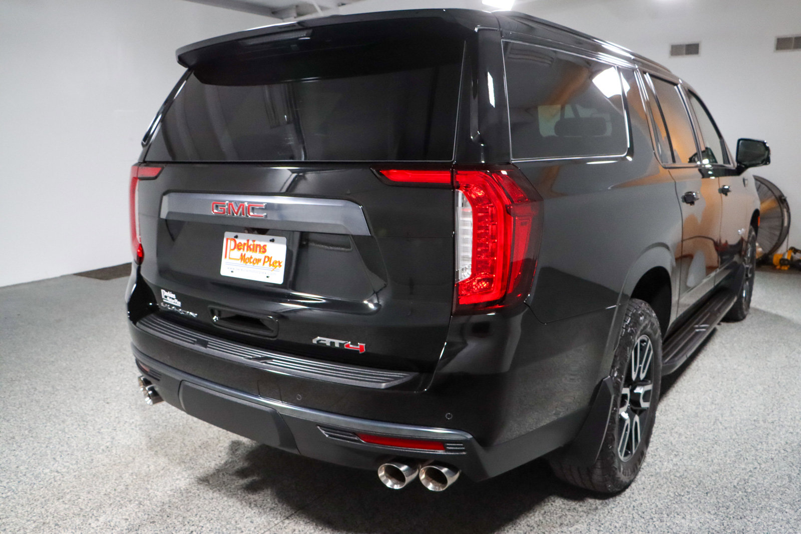 Used 2024 GMC Yukon XL AT4 w/ Technology Package image 7