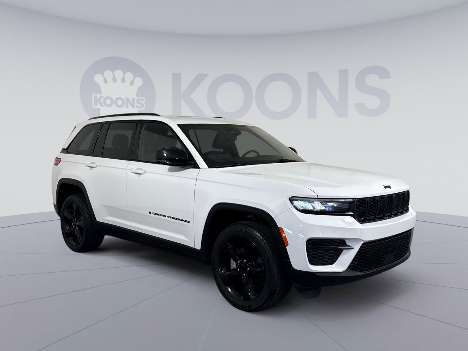 Used 2023 Jeep Grand Cherokee Altitude AWD/4WD image 10