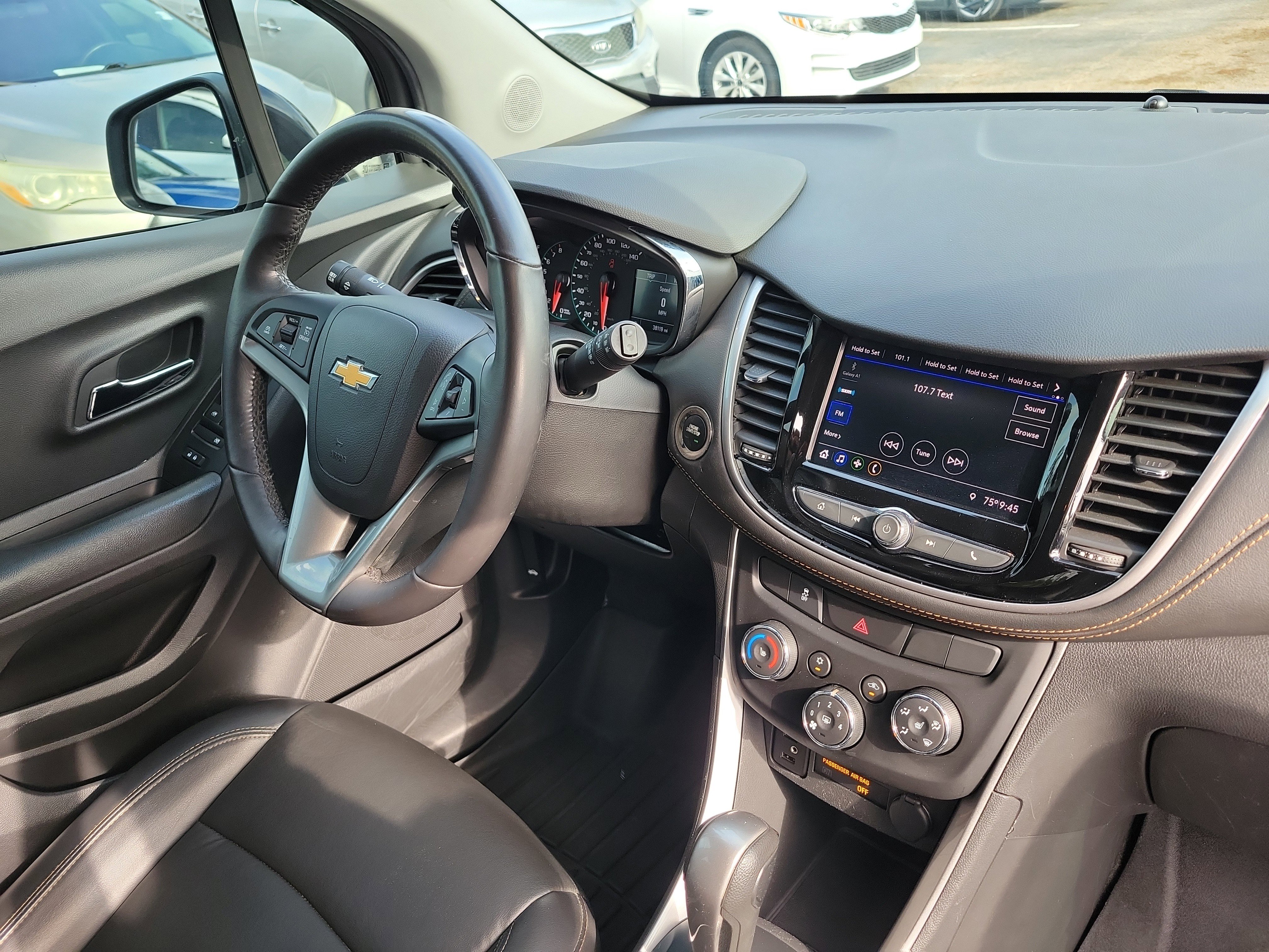 Used 2022 Chevrolet Trax LT w/ Redline Edition image 8