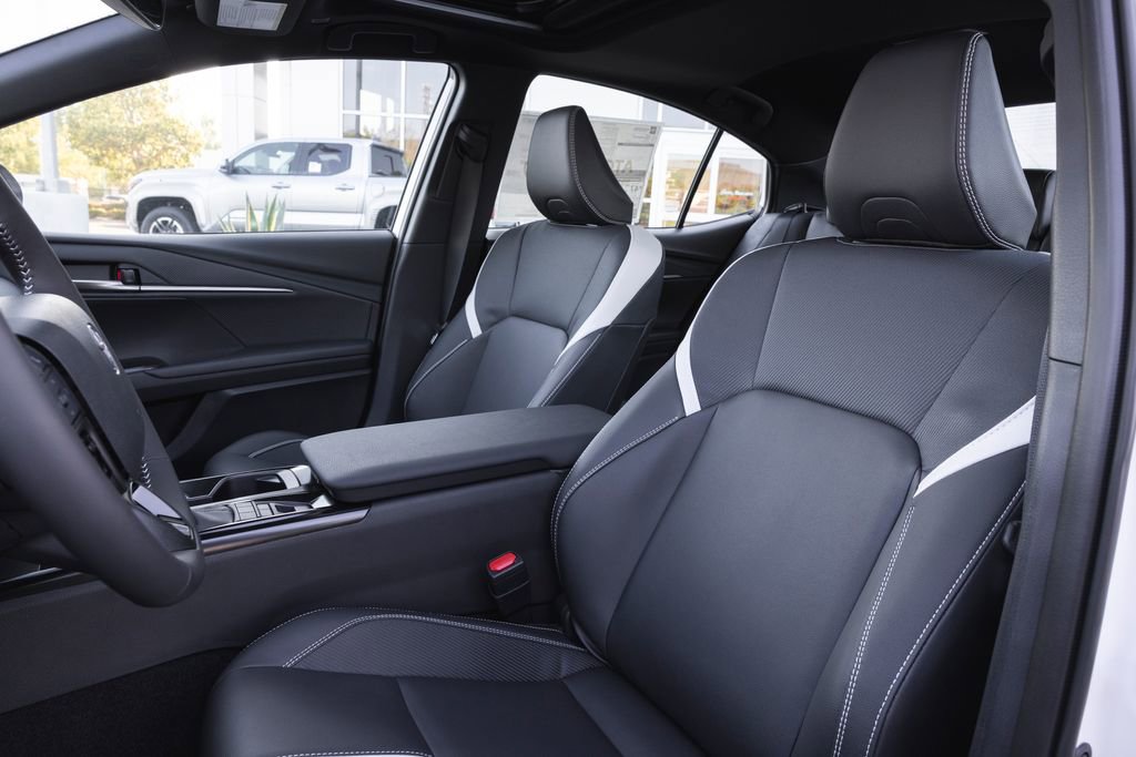 New 2026 Toyota Camry Hybrid FWD image 9
