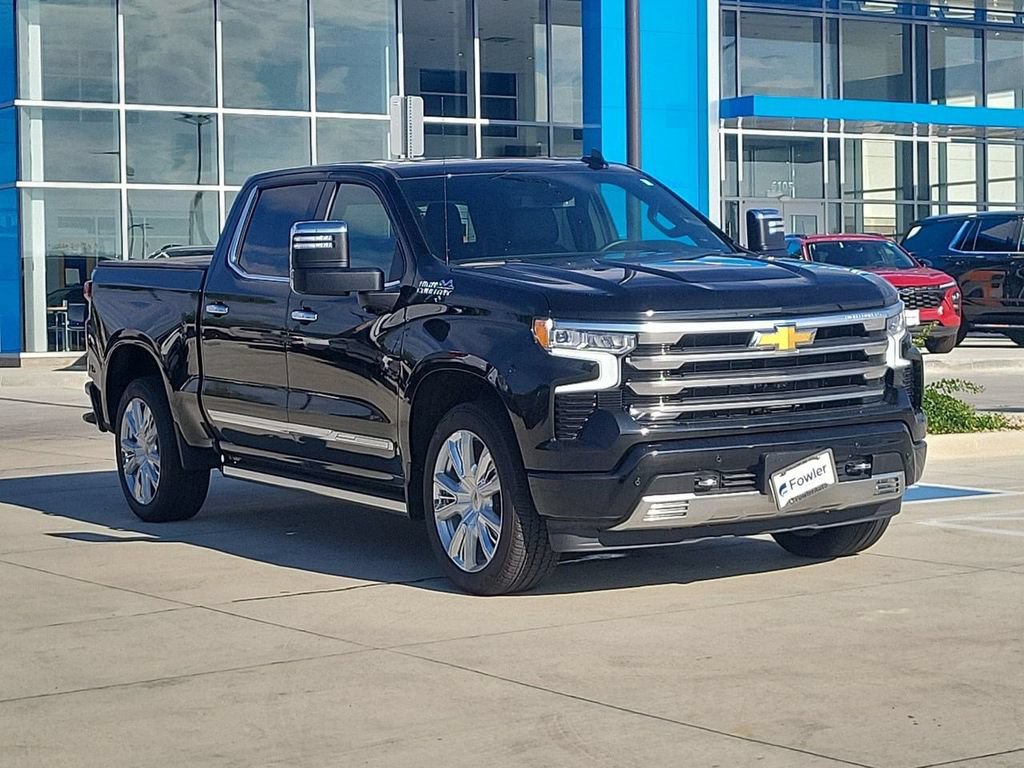 Used 2025 Chevrolet Silverado 1500 High Country w/ High Country Premium Package AWD/4WD image 2