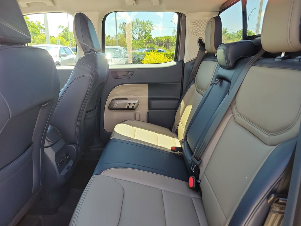 Used 2025 Ford Maverick Lariat image 16