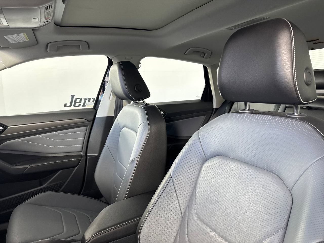 Used 2025 Volkswagen Jetta SEL image 3