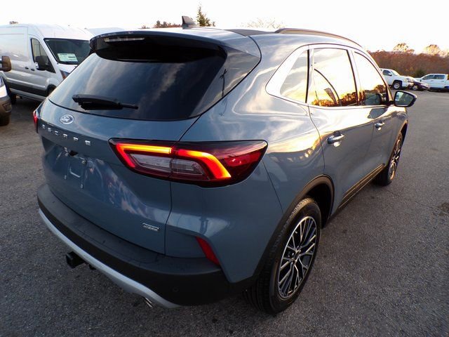 New 2026 Ford Escape SE w/ Class II Trailer Tow Package FWD image 4
