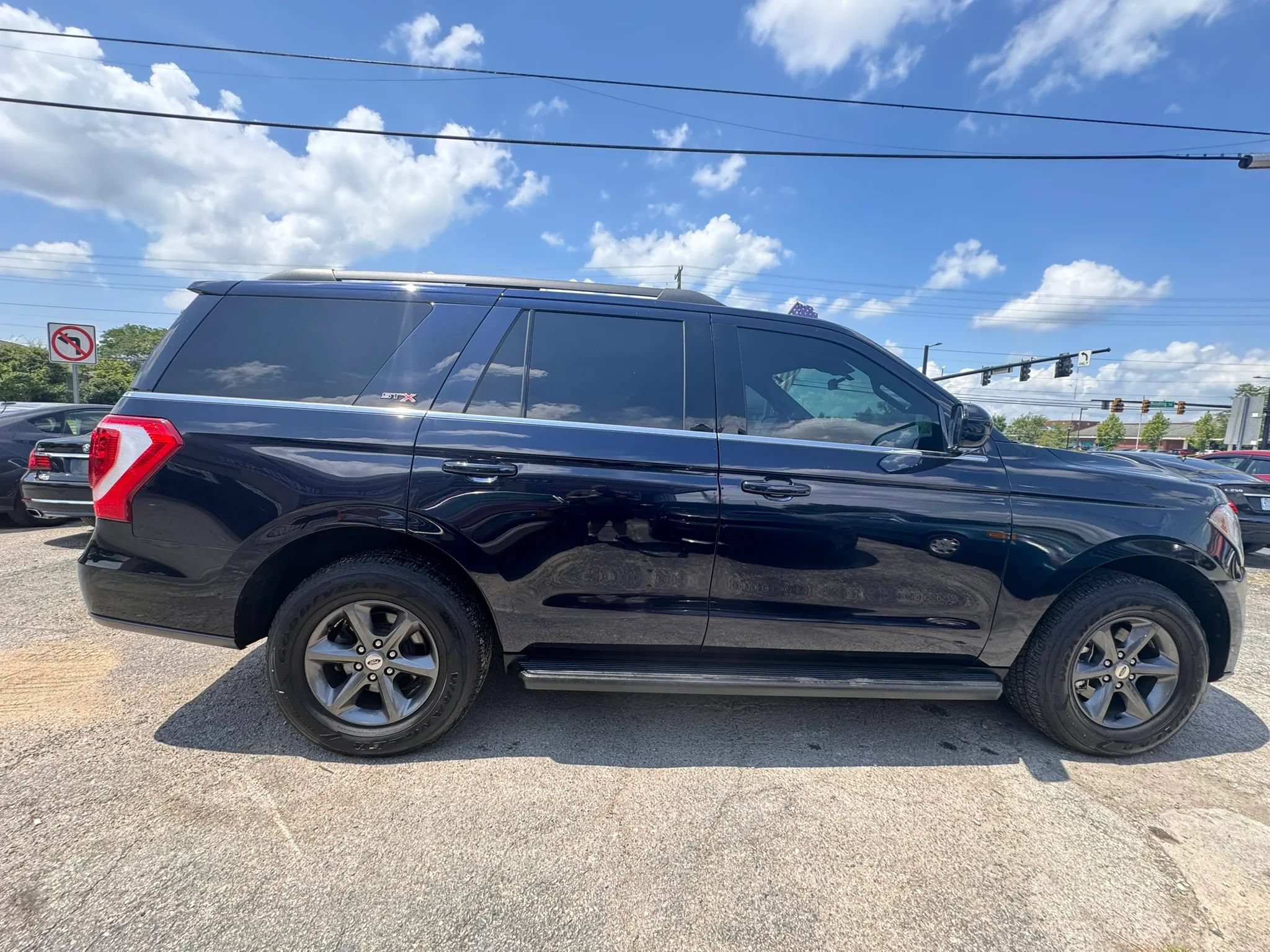 Used 2021 Ford Expedition XL AWD/4WD image 8