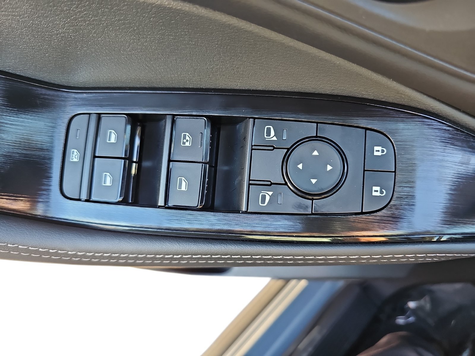 New 2027 Nissan Rogue Dark Armor FWD image 27