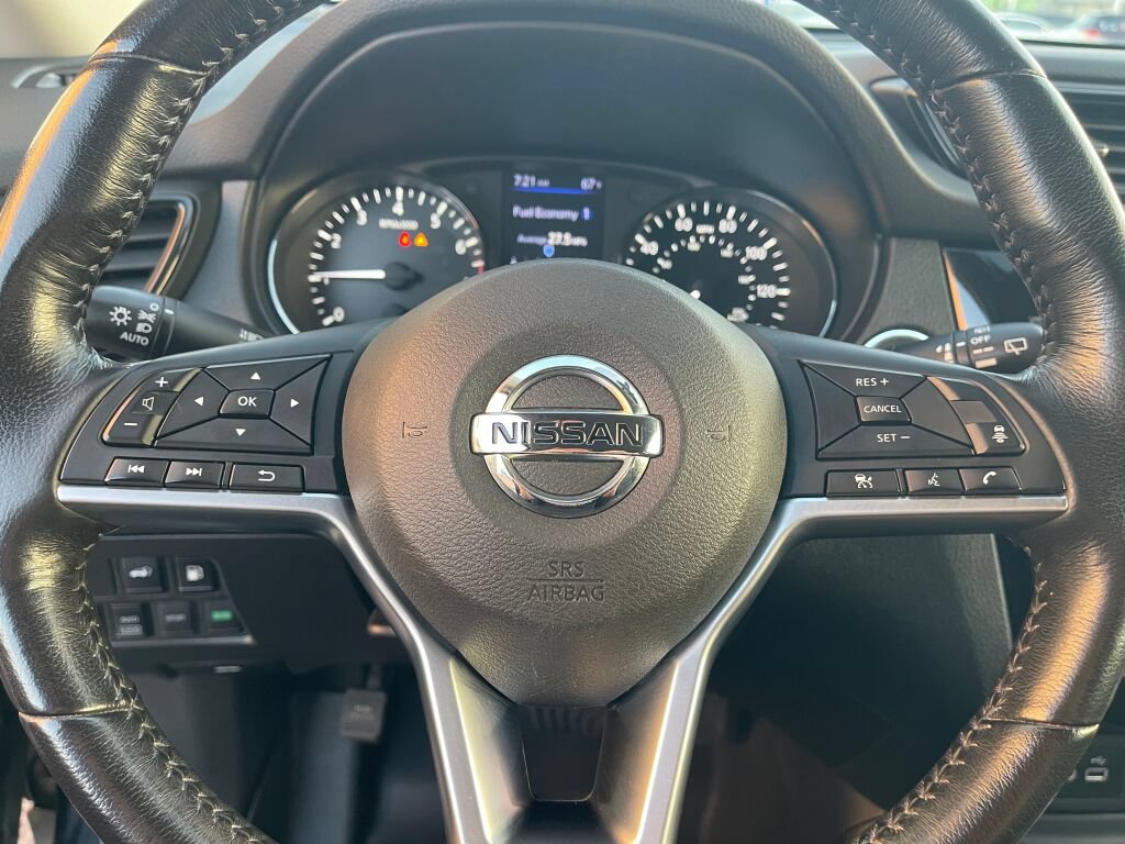 Used 2018 Nissan Rogue AWD image 17