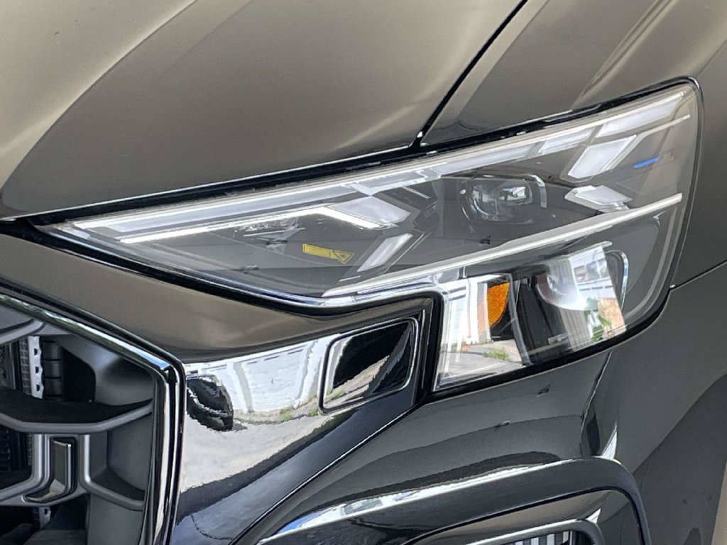 New 2026 Audi SQ8 Prestige AWD/4WD image 15