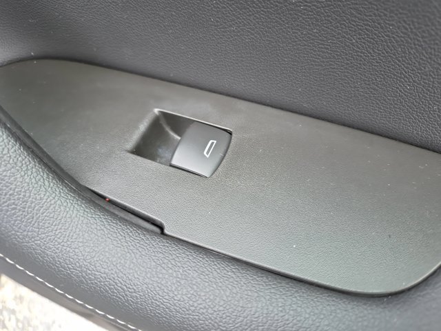 Used 2025 Chevrolet Blazer LT AWD/4WD image 33
