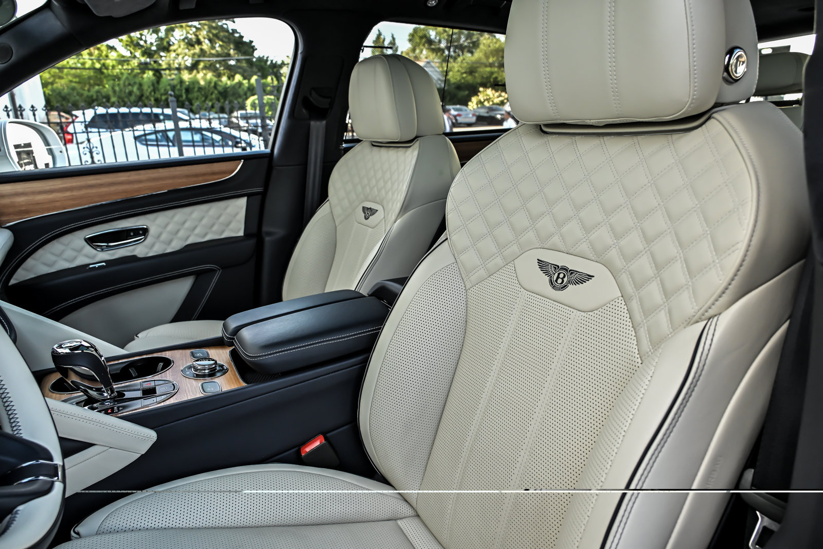 Certified 2023 Bentley Bentayga AWD/4WD image 21