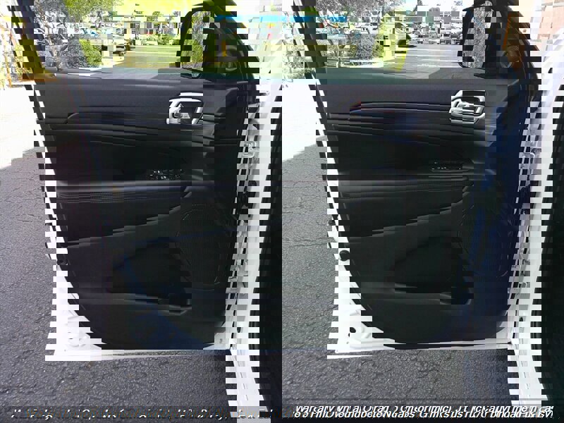 Used 2020 Jeep Grand Cherokee Altitude image 13