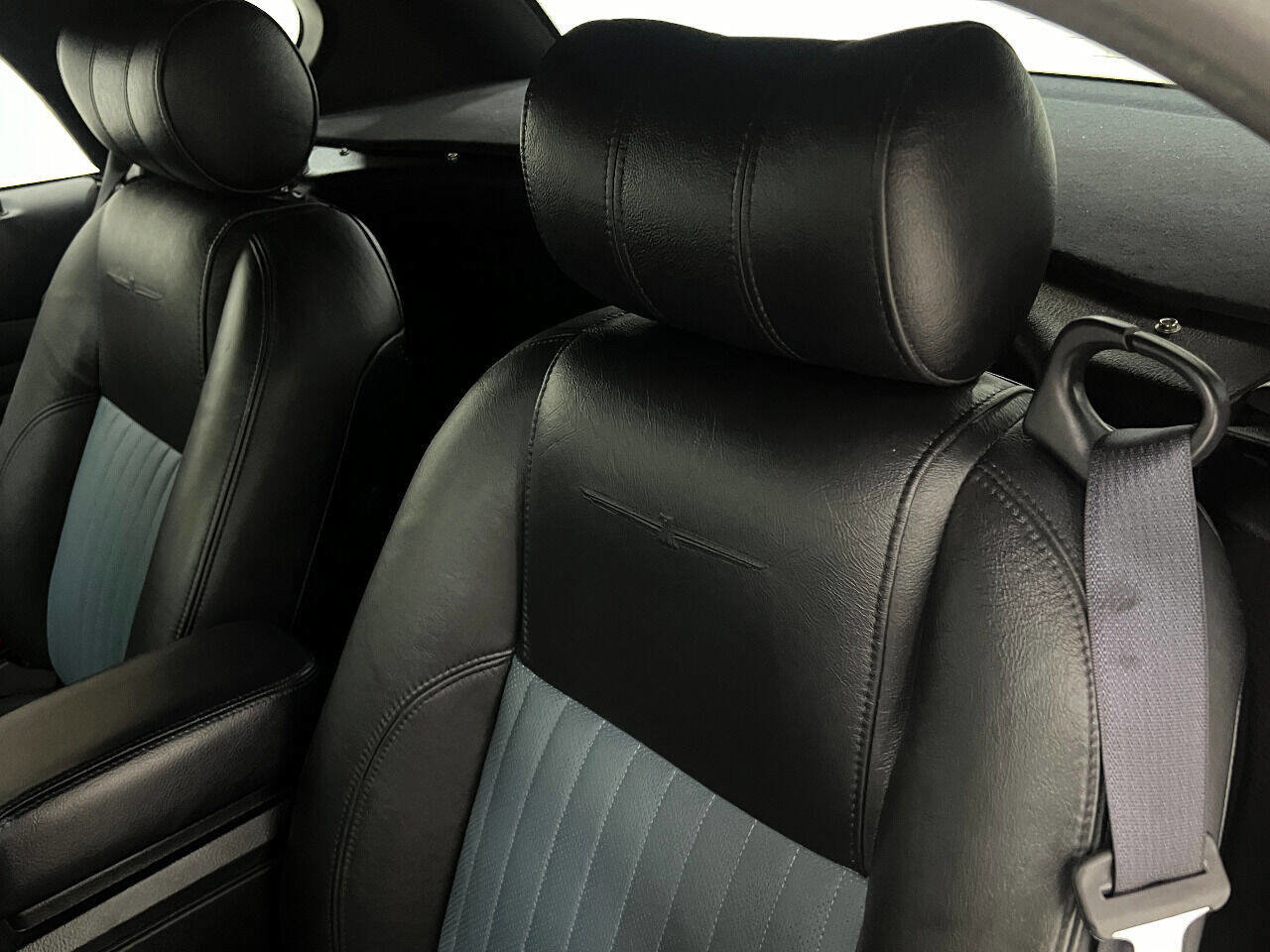 Used 2005 Ford Thunderbird Deluxe image 84