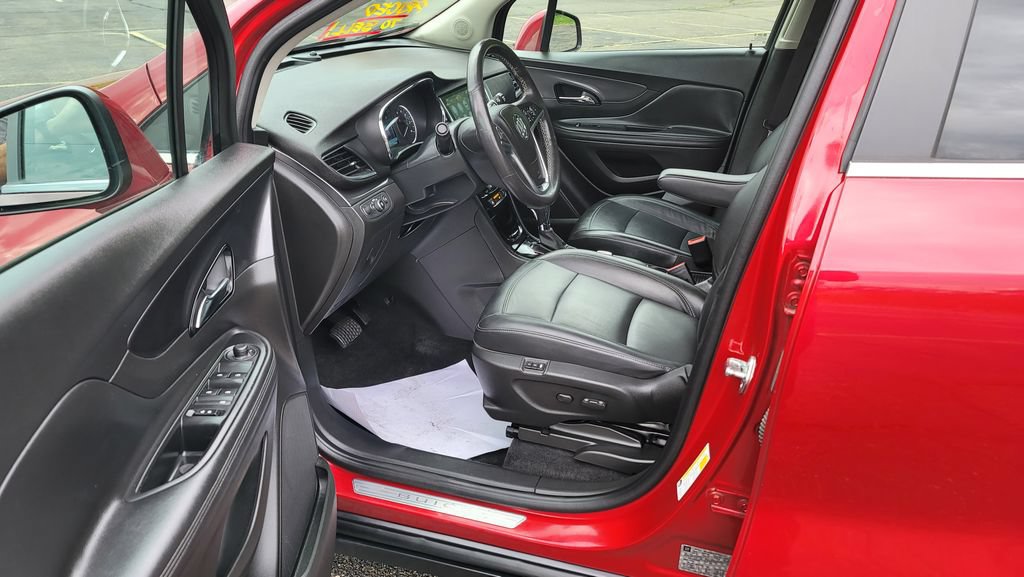 Used 2019 Buick Encore Essence w/ LPO, Road Trip Package FWD image 18