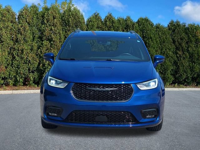 Used 2021 Chrysler Pacifica Touring-L w/ Uconnect Theater Family Group FWD image 2