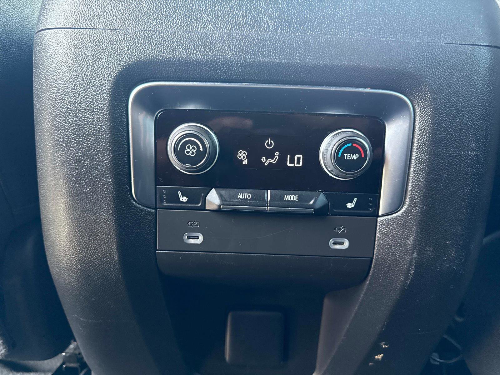 Used 2023 Chevrolet Suburban Premier image 19