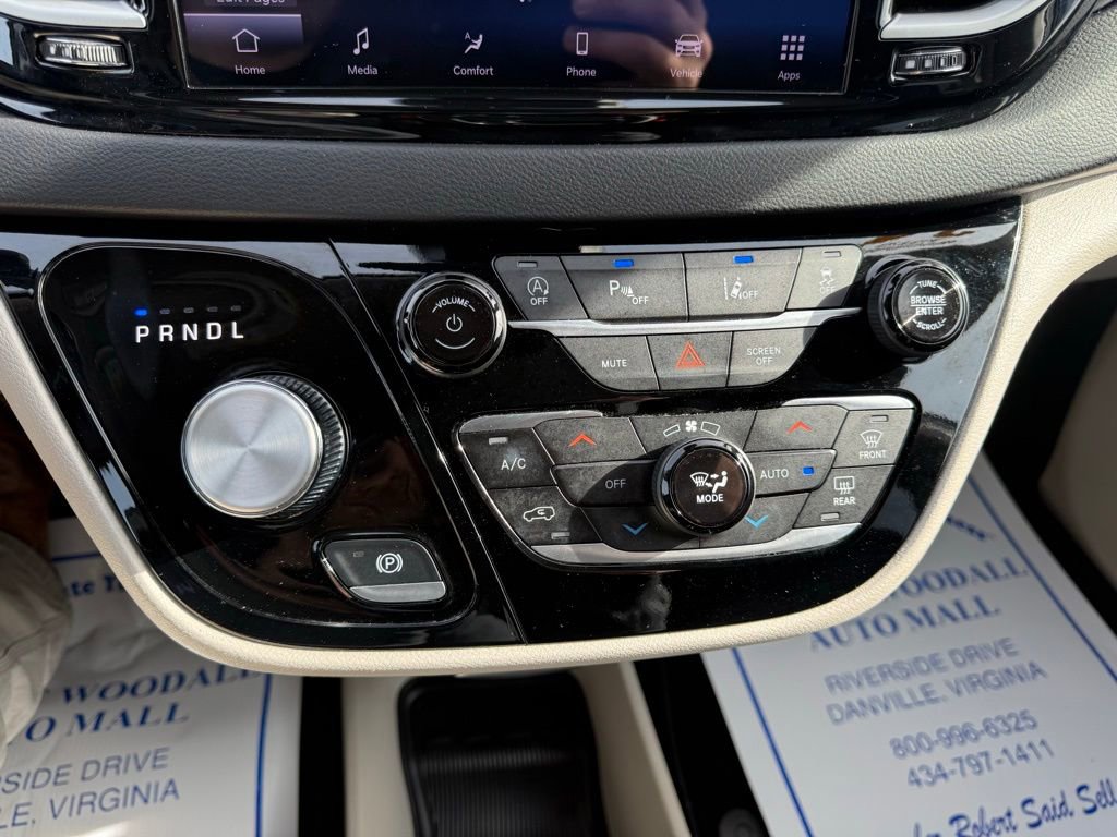 Used 2024 Chrysler Pacifica Touring-L image 24