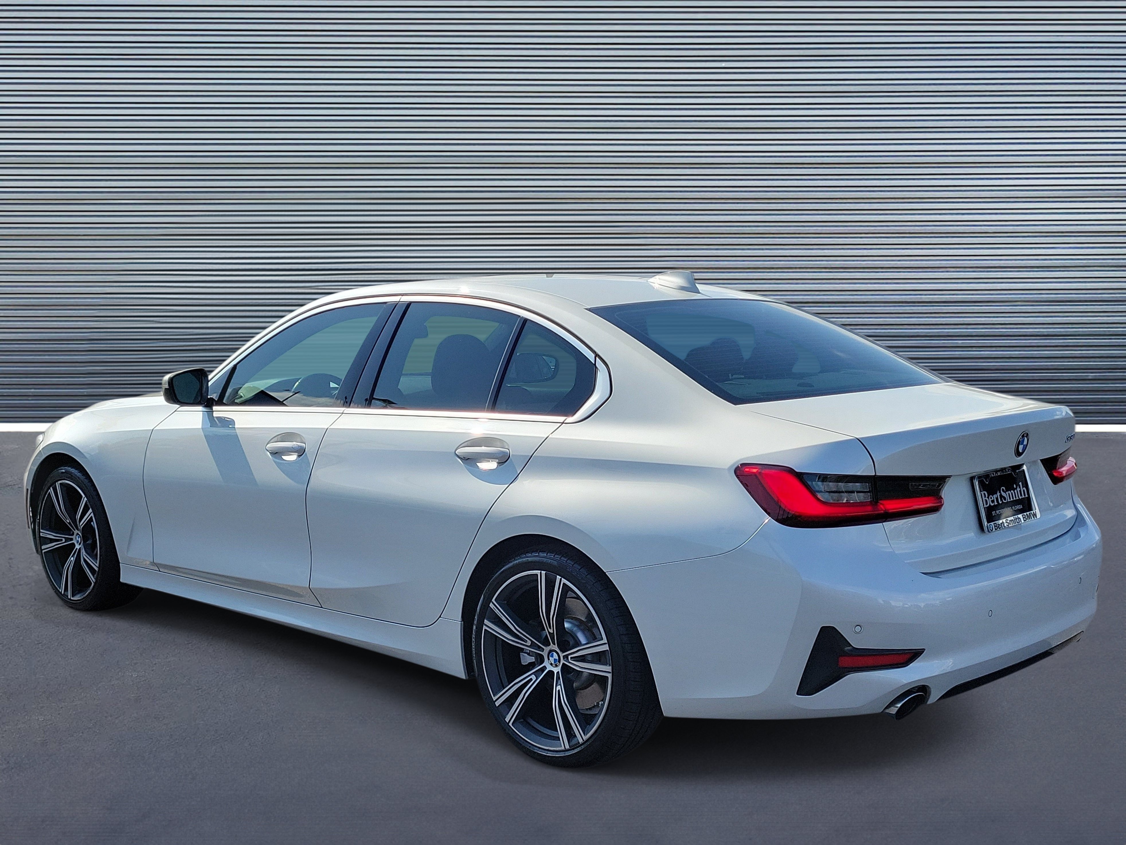 Used 2021 BMW 330i Sedan w/ Premium Package RWD image 4