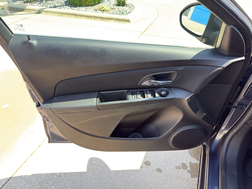 Used 2013 Chevrolet Cruze LT FWD image 11