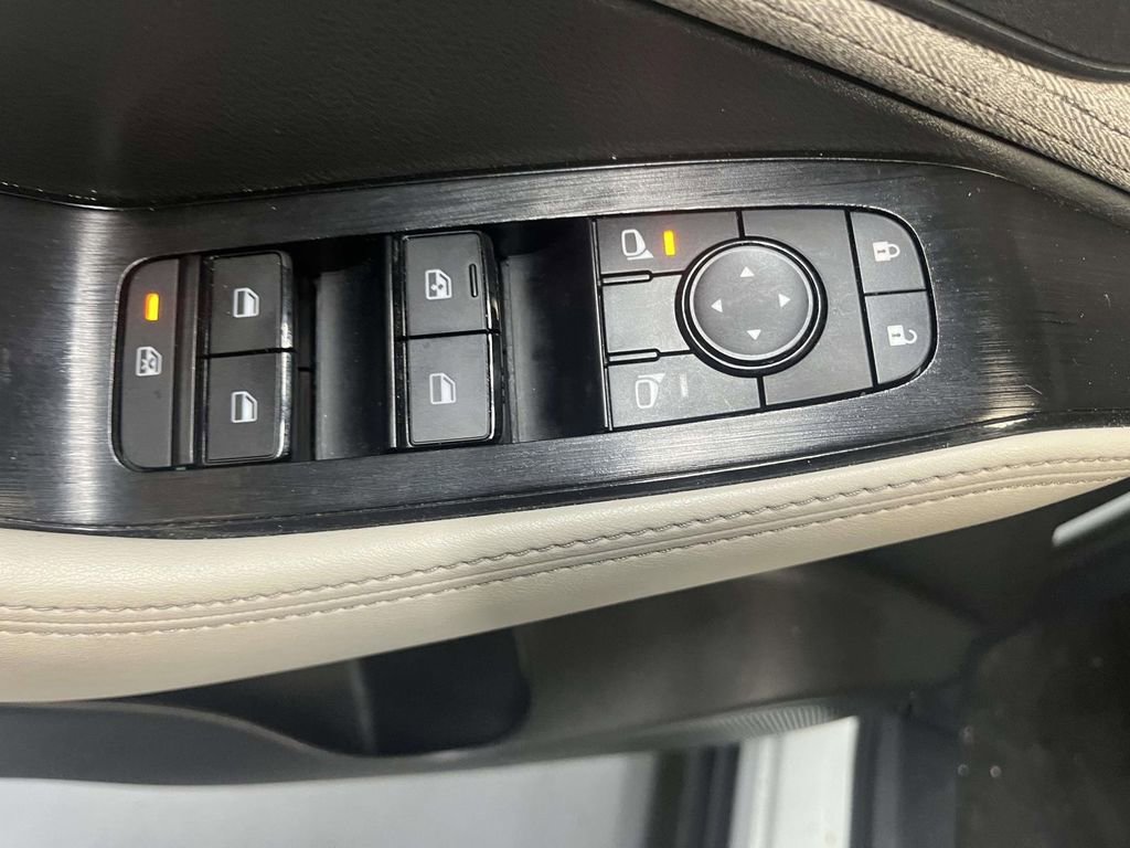 Used 2023 Nissan Rogue SV image 16