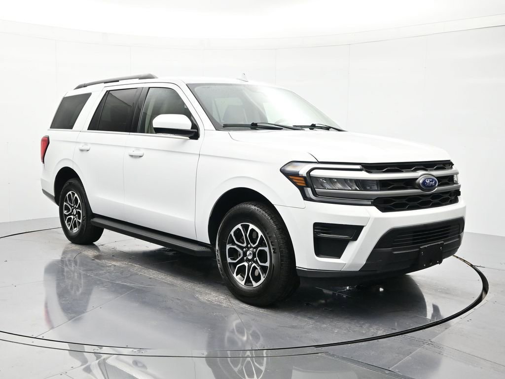 Used 2024 Ford Expedition XLT image 3