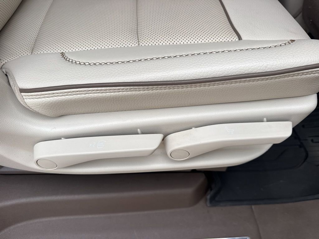 Used 2022 GMC Yukon XL Denali w/ Denali Premium Package image 48