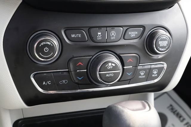 Used 2019 Jeep Cherokee Limited AWD/4WD image 31