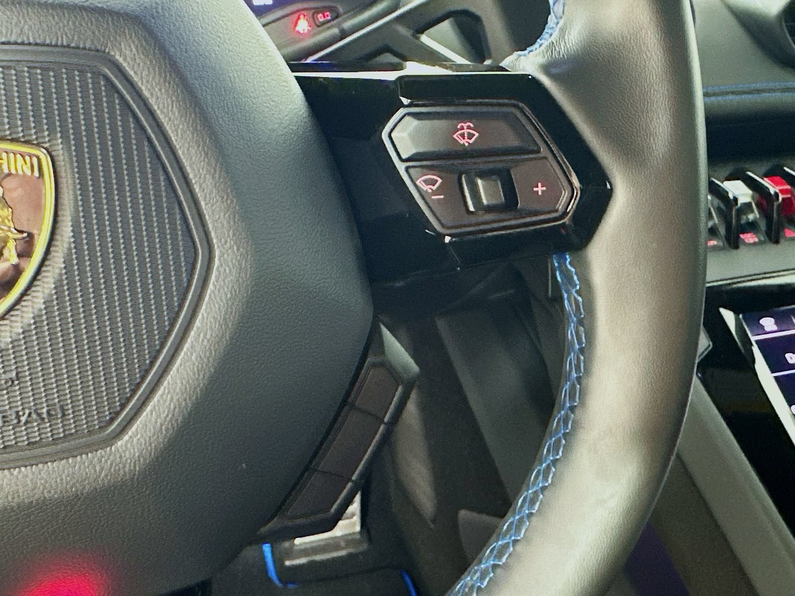 Used 2023 Lamborghini Huracan EVO RWD image 19