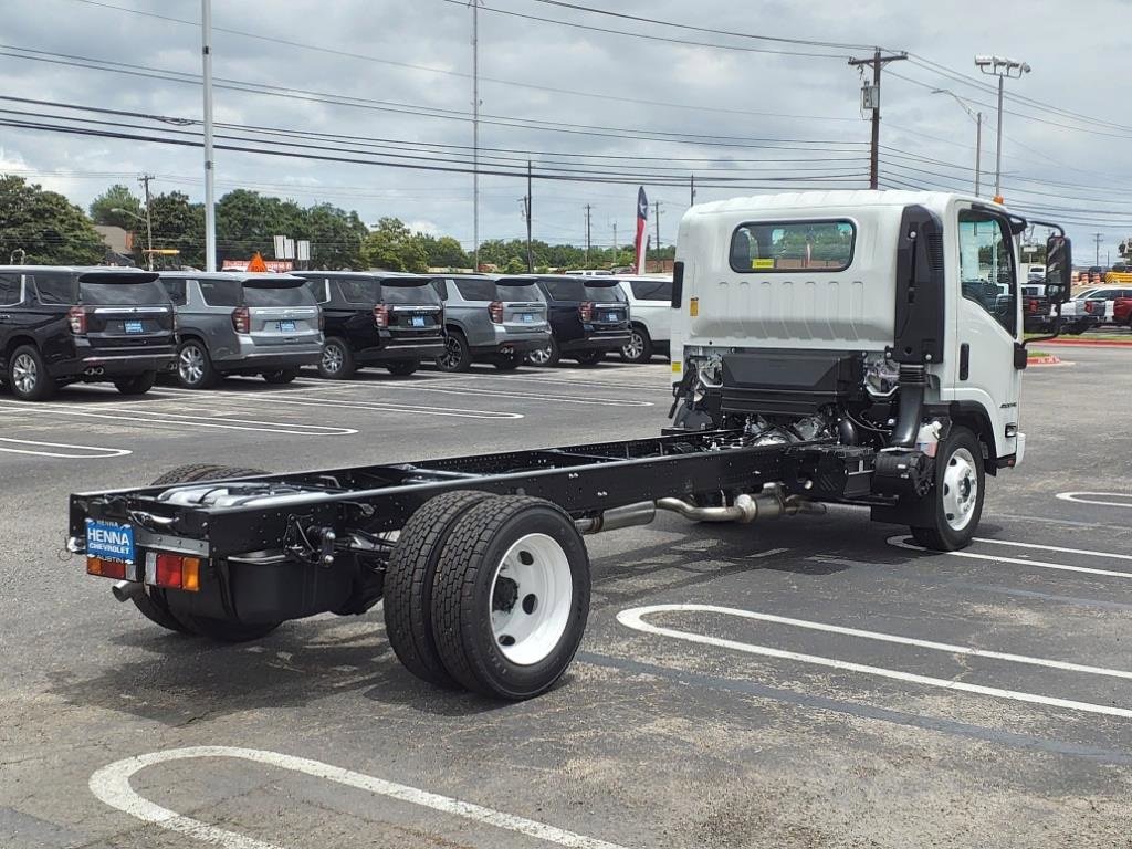 New 2025 Chevrolet Low Cab Forward image 4