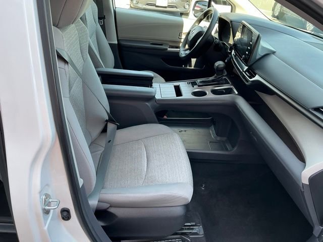 Used 2022 Toyota Sienna LE FWD image 18