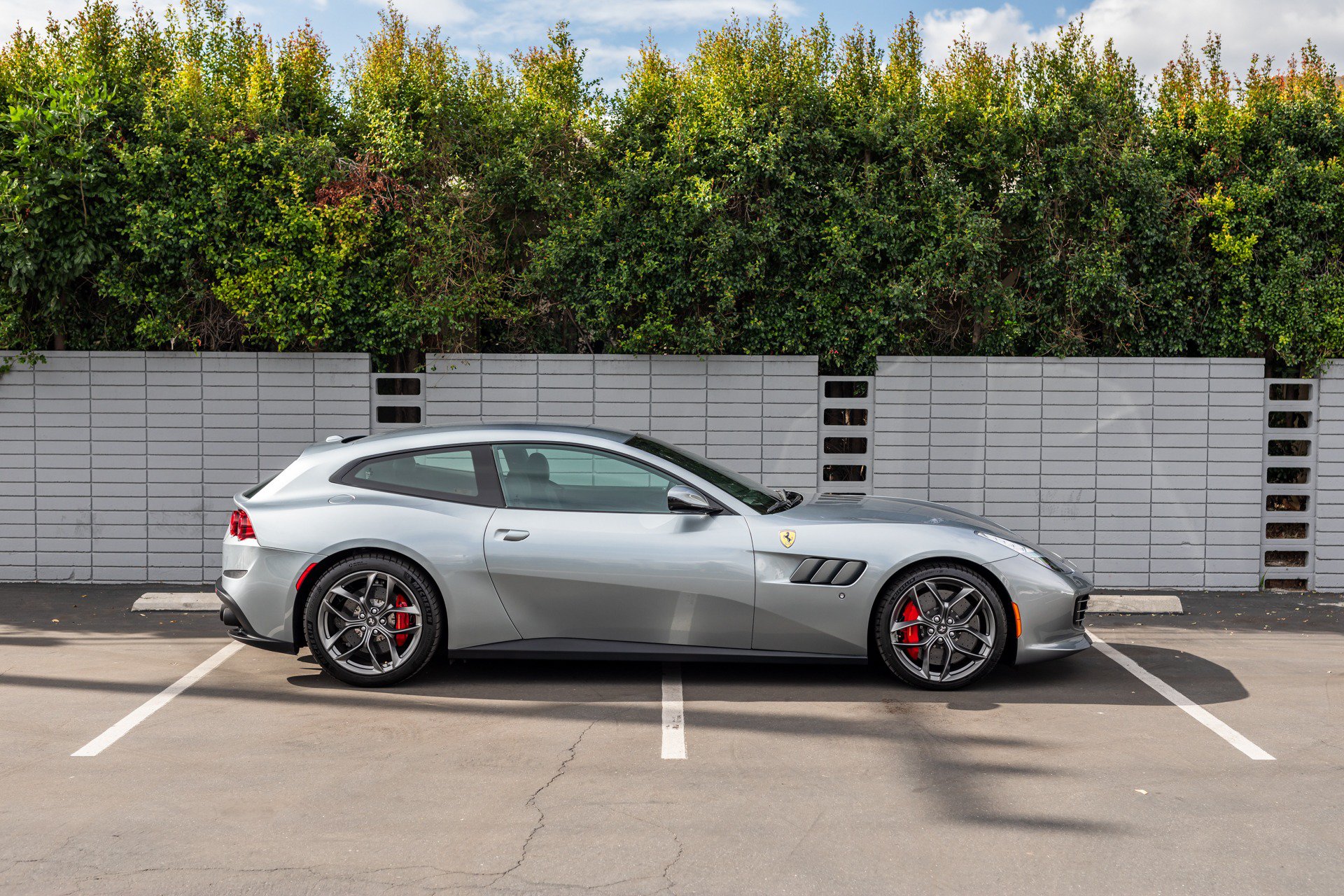 Used 2018 Ferrari GTC4Lusso T RWD image 3