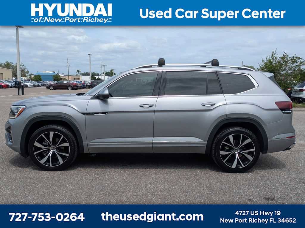 Used 2024 Volkswagen Atlas SEL Premium R-Line AWD/4WD image 2