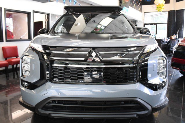 New 2026 Mitsubishi Outlander AWD image 2