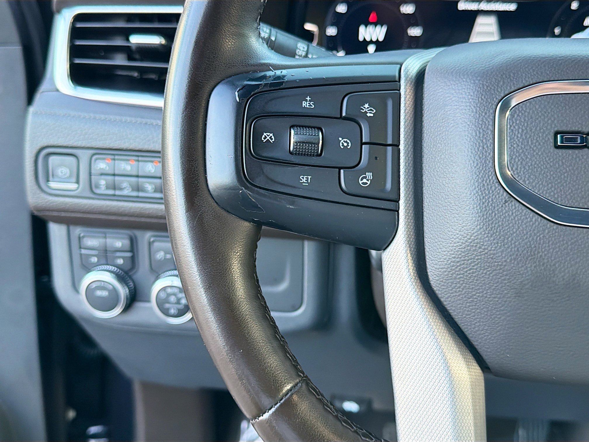 Used 2023 GMC Yukon Denali AWD/4WD image 38