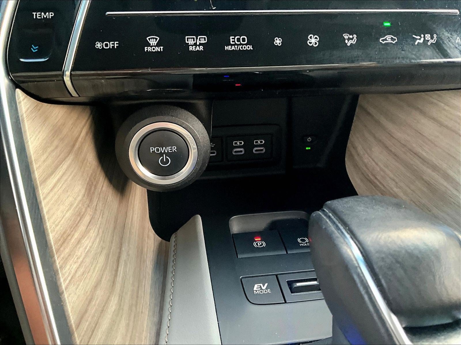 Used 2024 Toyota Venza XLE AWD/4WD image 16