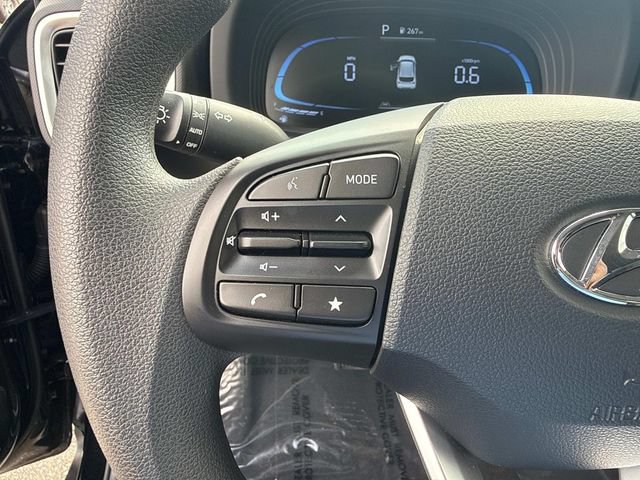 Used 2025 Hyundai Venue SE FWD image 28