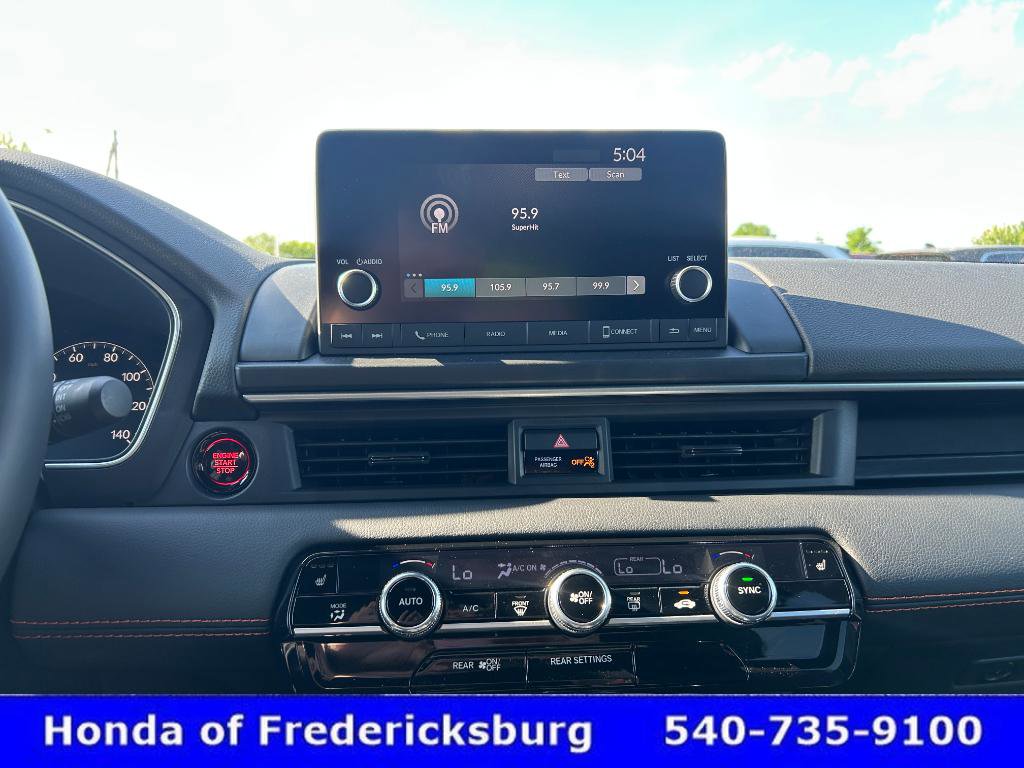 Used 2025 Honda Pilot Sport image 21