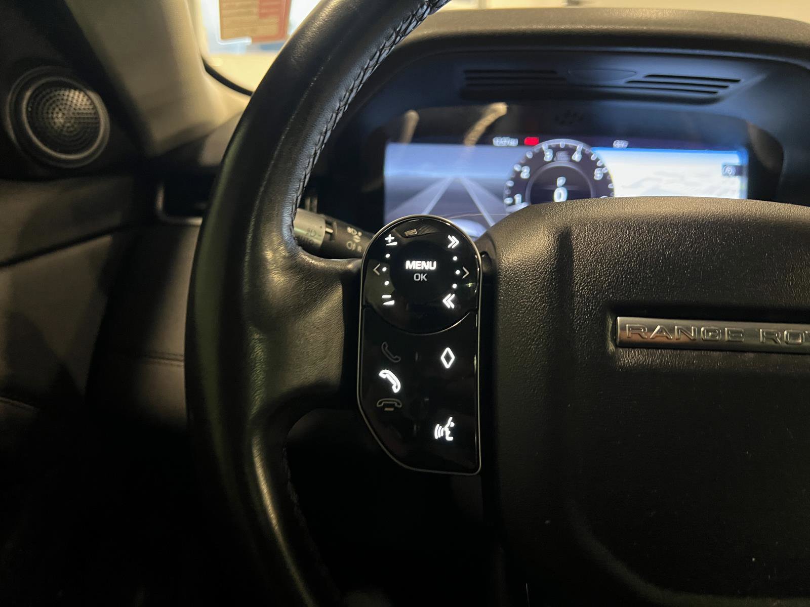 Used 2020 Land Rover Range Rover Evoque SE image 13