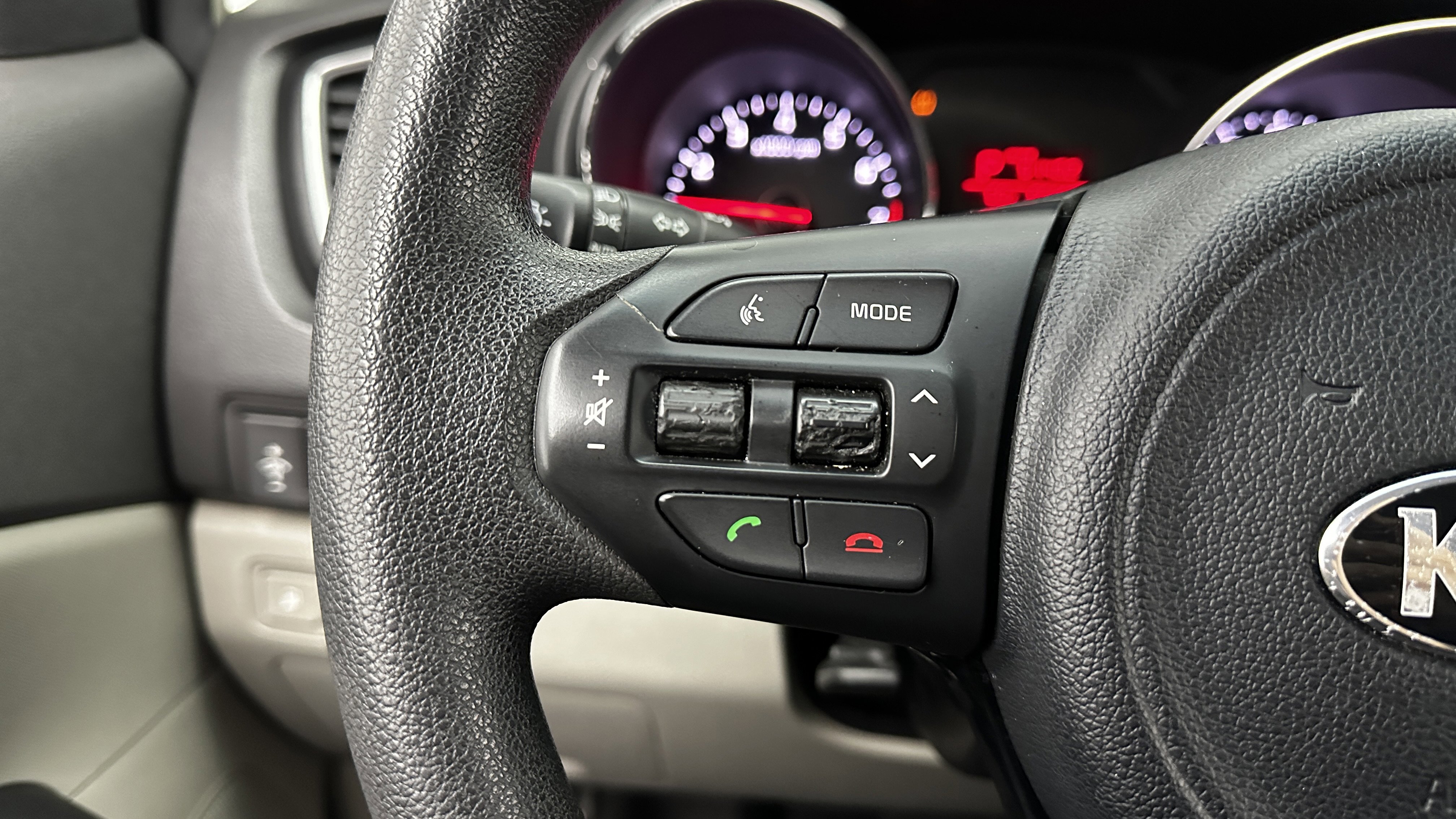 Used 2018 Kia Sedona LX image 19