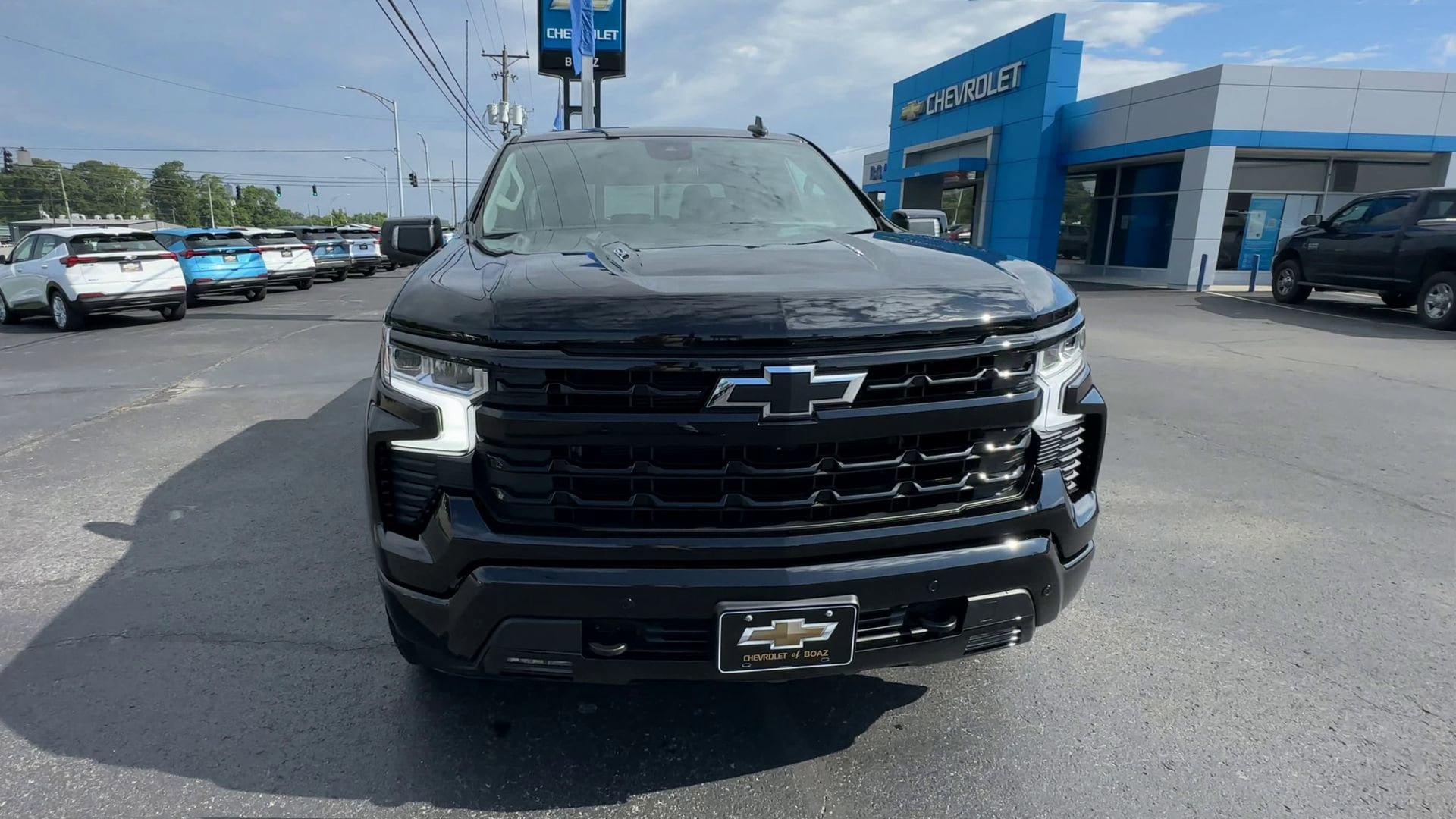 Used 2025 Chevrolet Silverado 1500 RST w/ Z71 Off-Road Package AWD/4WD image 3