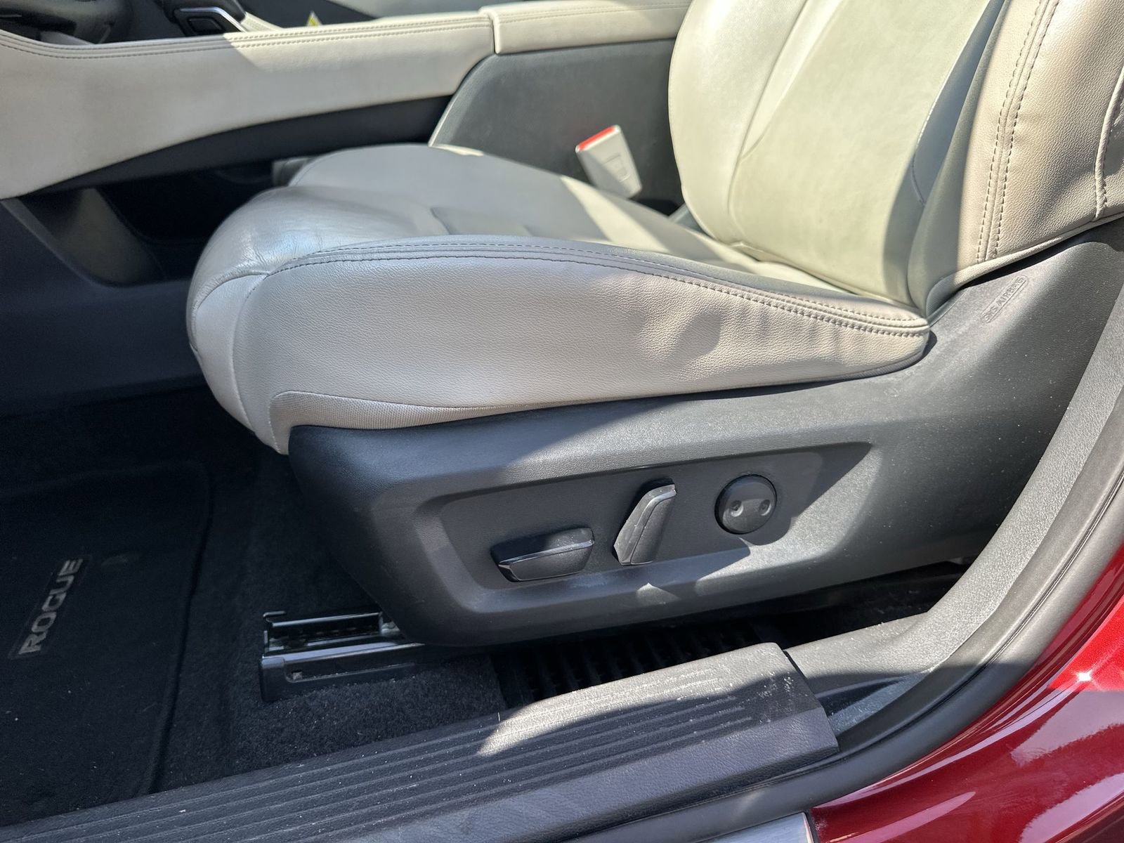 Used 2022 Nissan Rogue SL w/ SL Premium Package image 28