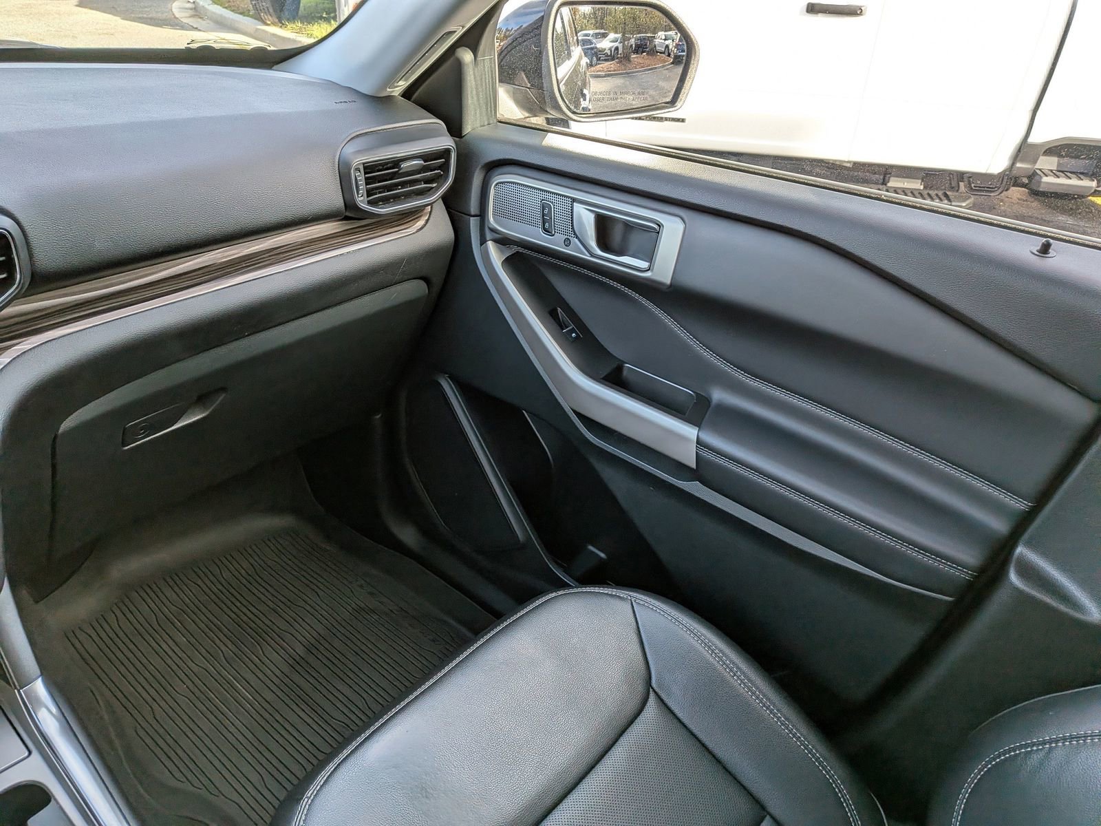 Certified 2023 Ford Explorer Limited w/ Equipment Group 301A image 17