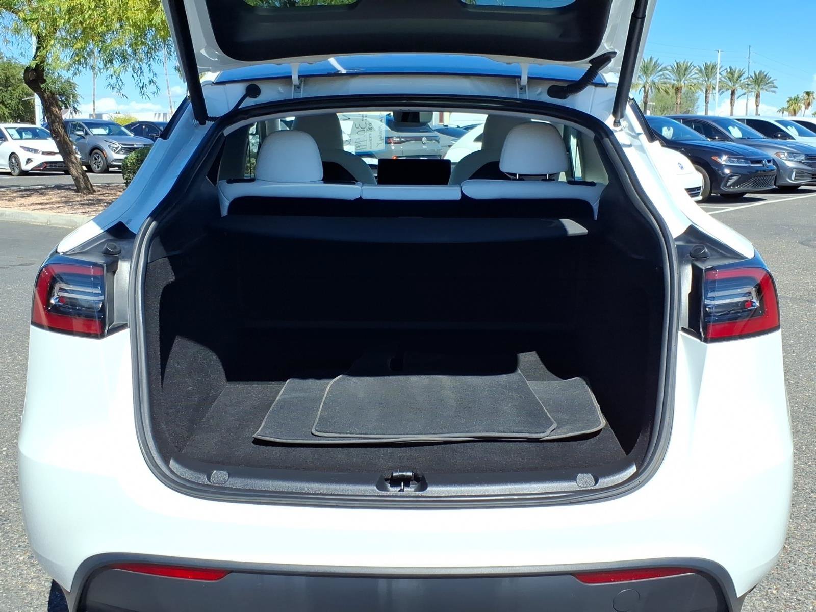 Used 2023 Tesla Model Y Performance AWD/4WD image 12