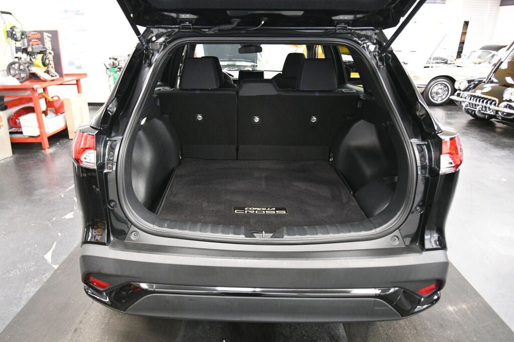 Used 2023 Toyota Corolla Cross AWD Hybrid image 21