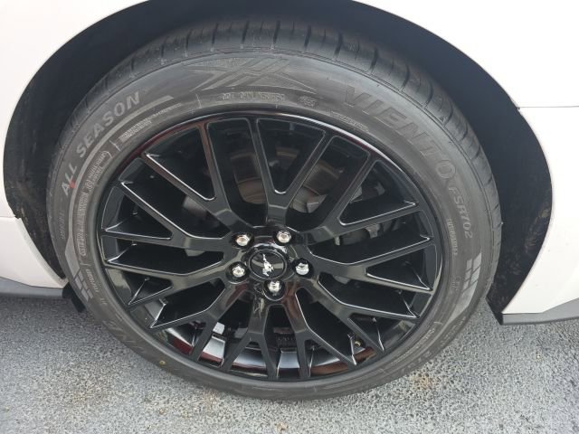 Used 2016 Ford Mustang GT Premium w/ Equipment Group 401A RWD image 21